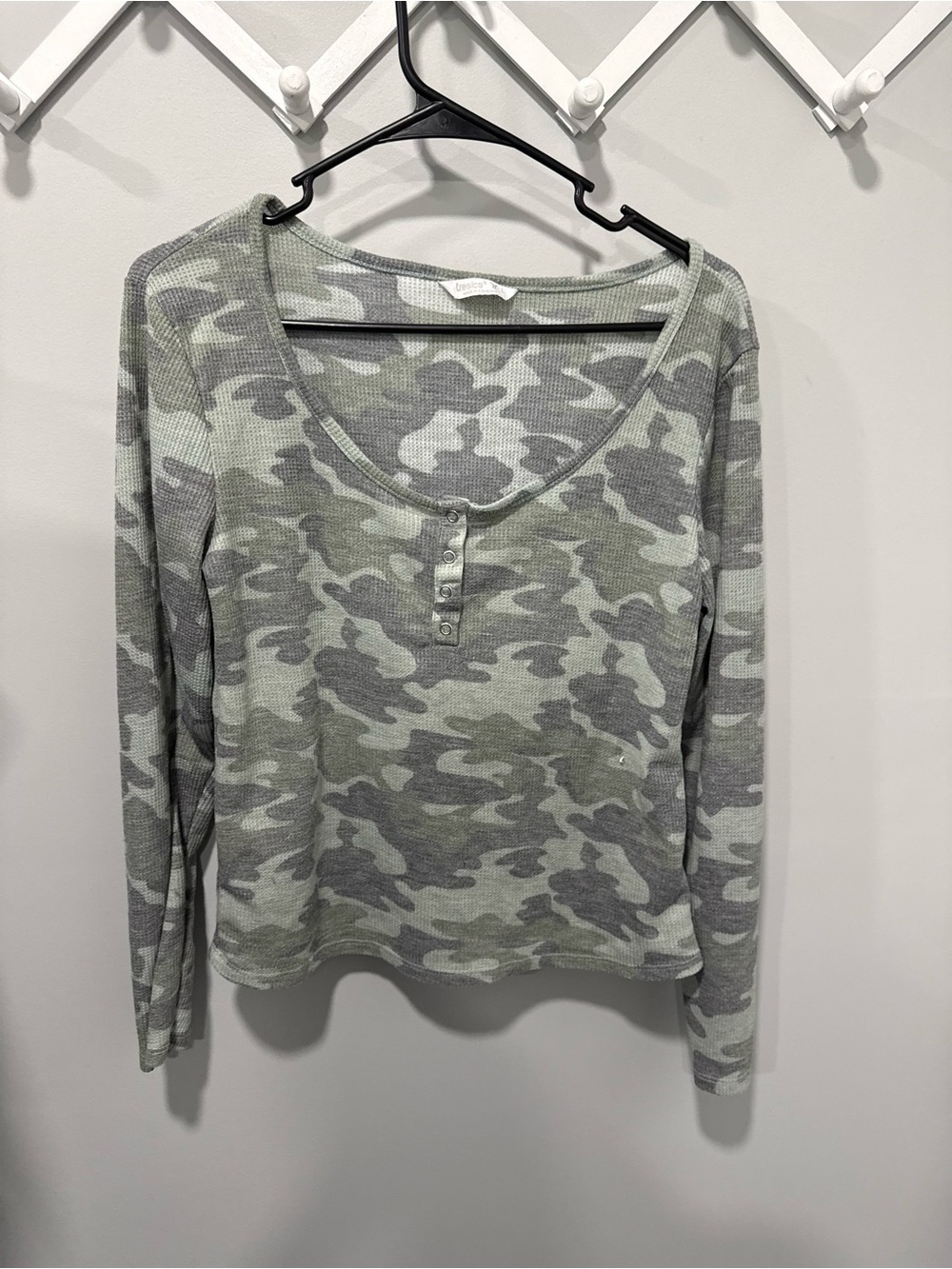 Womens waffle knit camo top size large